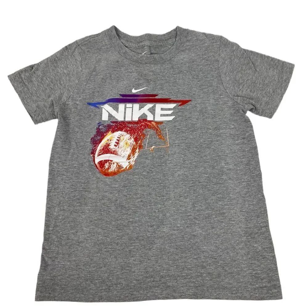 Nike short sleeveโBoysโt-shirt